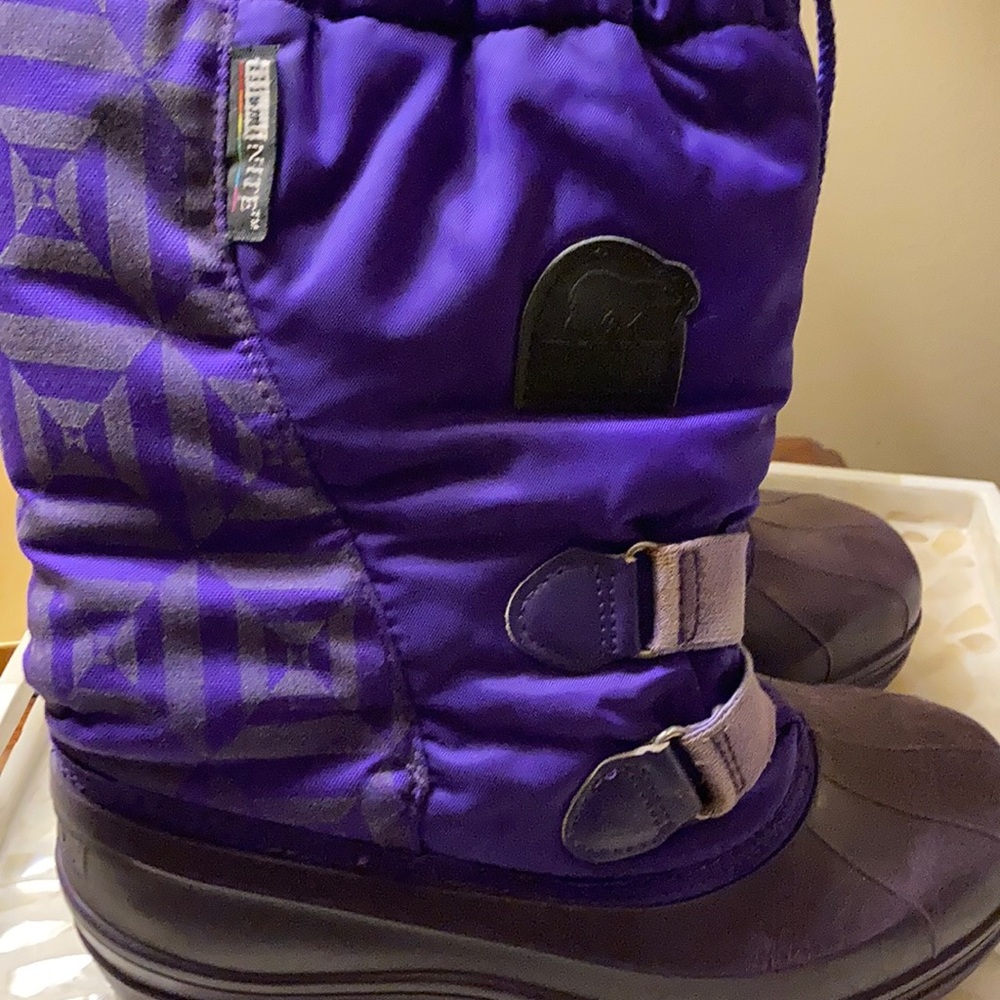 Sorel snow boots. Size 6